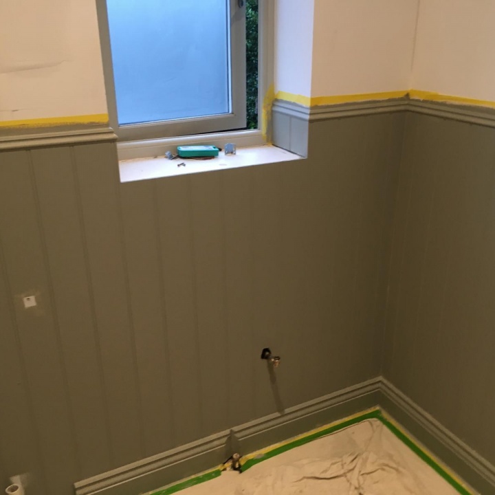 En-Suite Shower room : T&G panels top coat in chosen colour.